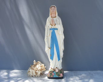 Statue en plâtre de Notre-Dame de Lourdes par la maison Bacci.