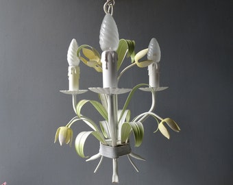 Lampadario vintage francese a forma di fiore in tole, 3 braccia, con decorazioni a tulipano.
