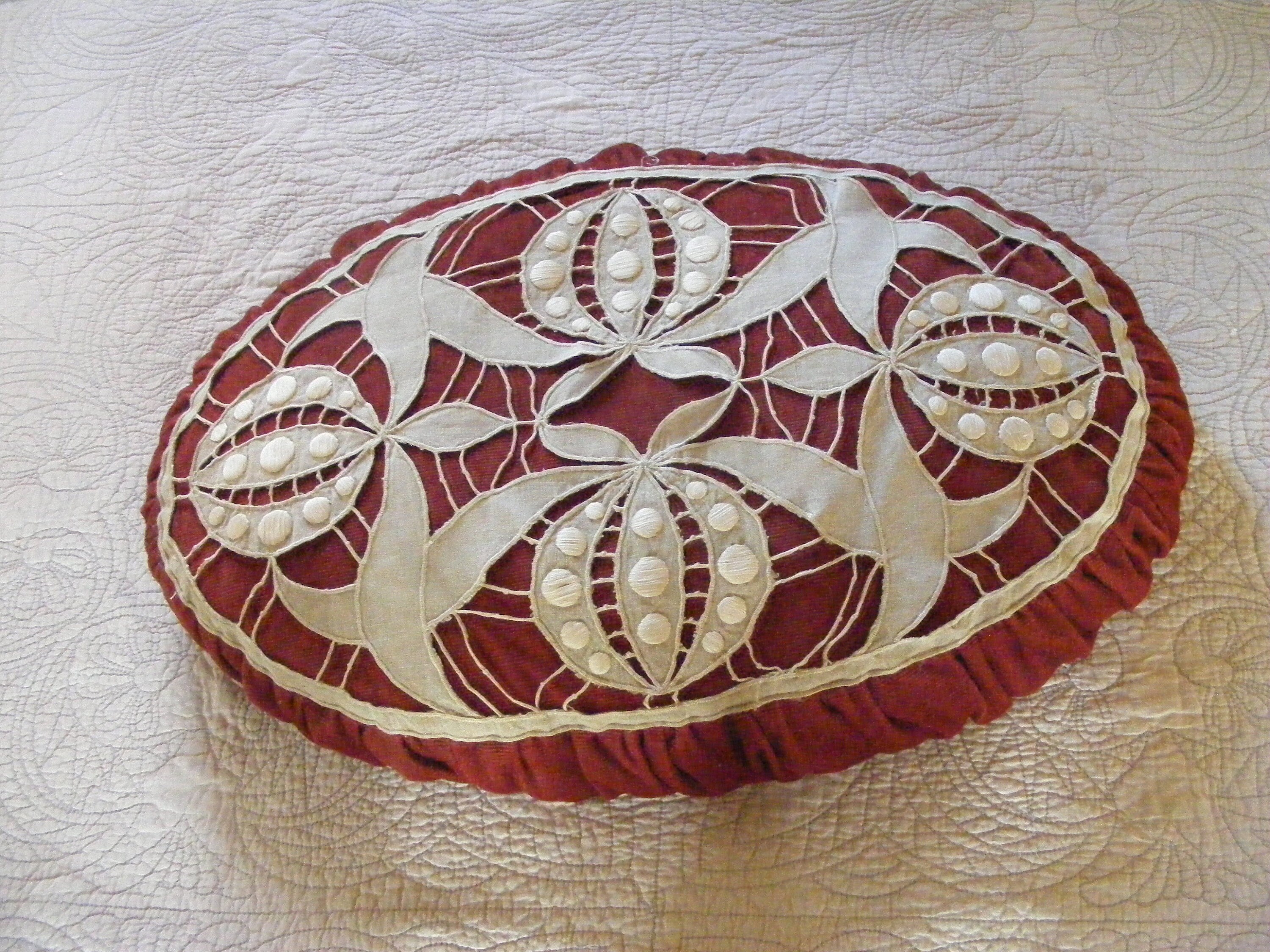 Grand Coussin Art Déco Antique, Oreiller avec Décor en Lin Brodé.