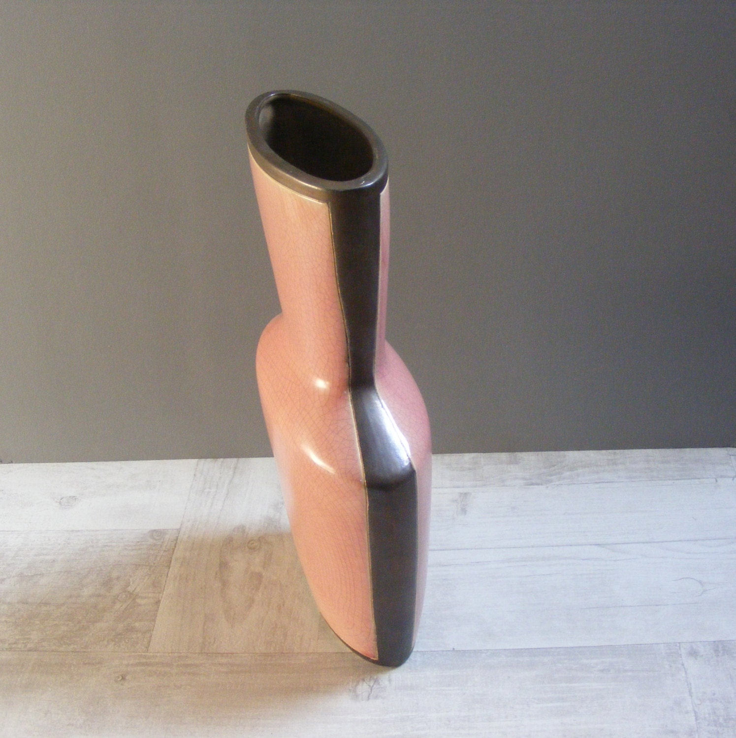 Grand Vase en Céramique Rose Du Milieu Siècle.signé et Numéroté.