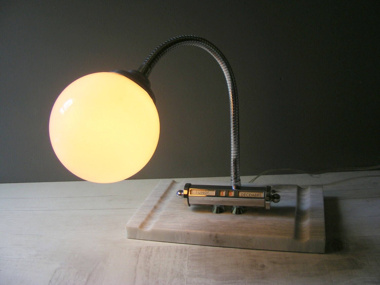 Lampe de Bureau Du Milieu Siècle, avec Calendrier Perpétuel, Base en Marbre.