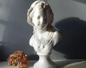 ガエターノ・チェリーニ作「少女の肖像」、女性の白い胸像、石膏像