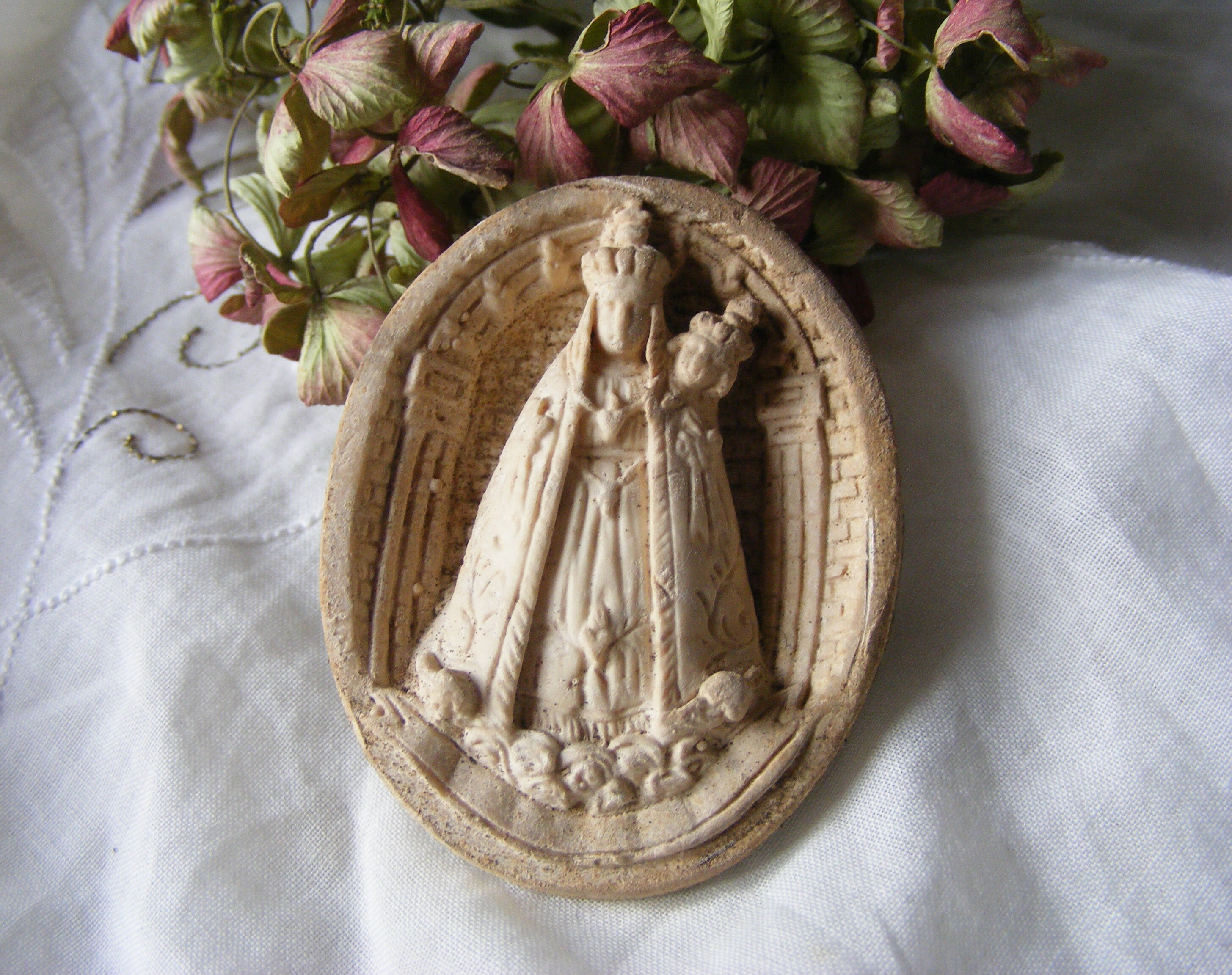 Little Antique Français Meerschaum Reliquary, Sainte Vierge Marie et Enfant Jésus.