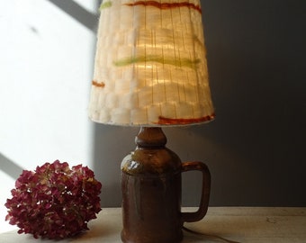 Lámpara de cerámica de gres francesa vintage de los años 70 con pantalla de lana./Lámpara de cerámica vintage.