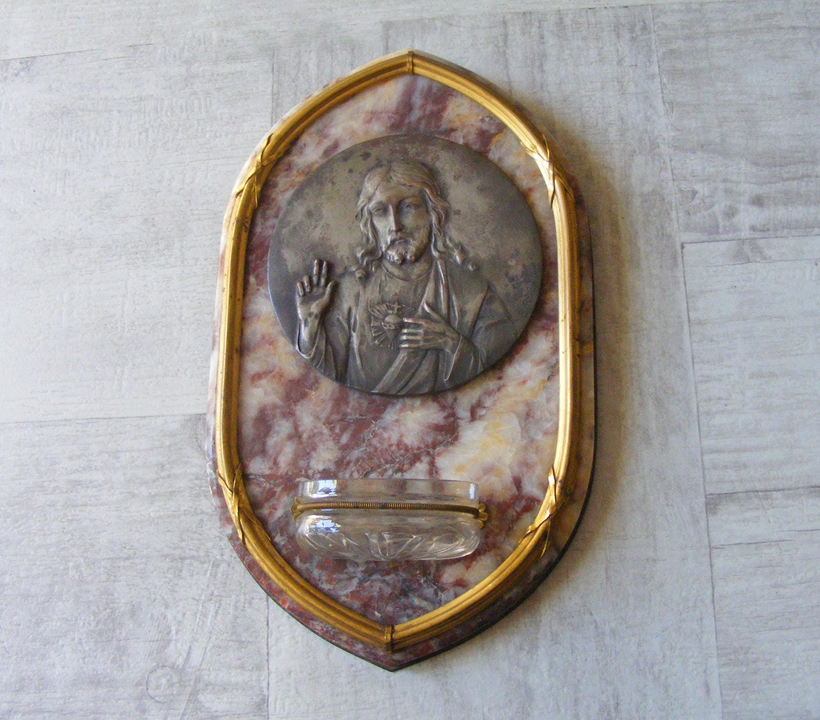 Français Grand Benitier, Police d'eau Sainte, Jésus-Christ Sacré-Cœur.