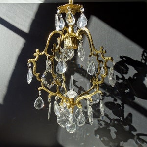 Lámpara de araña francesa vintage de bronce con jaula de cristal: Pampilla de 5 brazos imagen 1