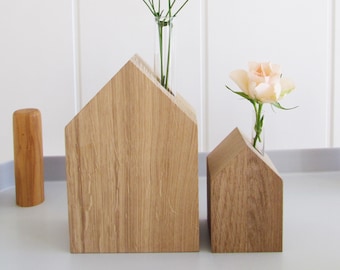 Oak flower house in two sizes