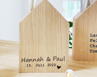 Maison en bois personnalisée avec nom et date. Pour un mariage ou un anniversaire