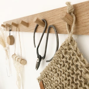 Hook rail with 3 or 6 hooks