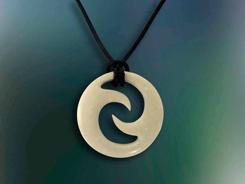 Collier, Kette mit EM-Keramik, Maori Symbol, Effektive Mikroorganismen Bild 1