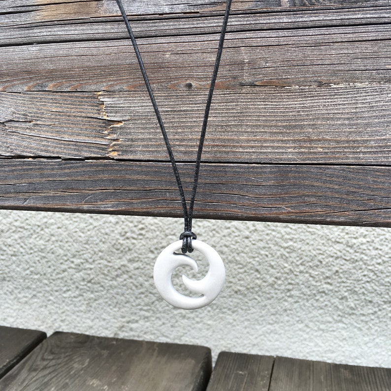 Collier, Kette mit EM-Keramik, Maori Symbol, Effektive Mikroorganismen Bild 6