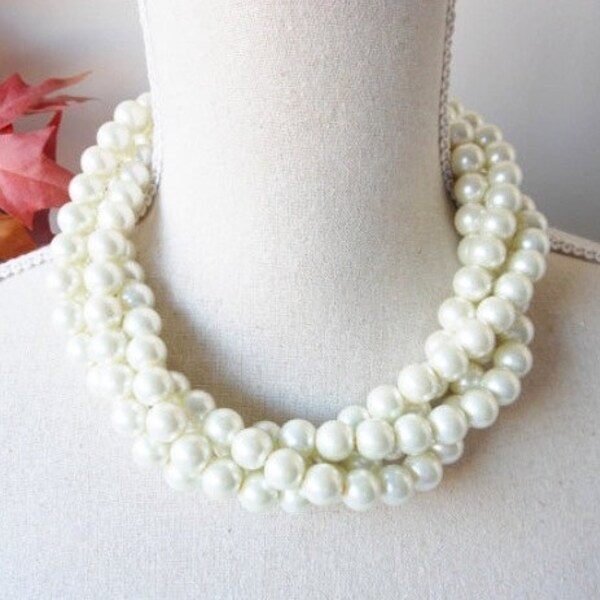 CSP: Chunky Pearl Necklace