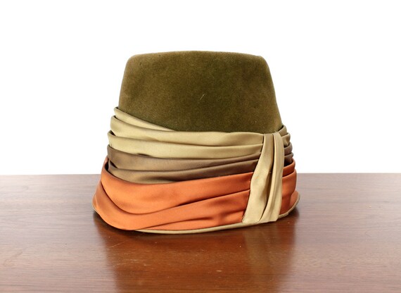 Vintage Green Velvet Hat. With Satin Ribbon. Size