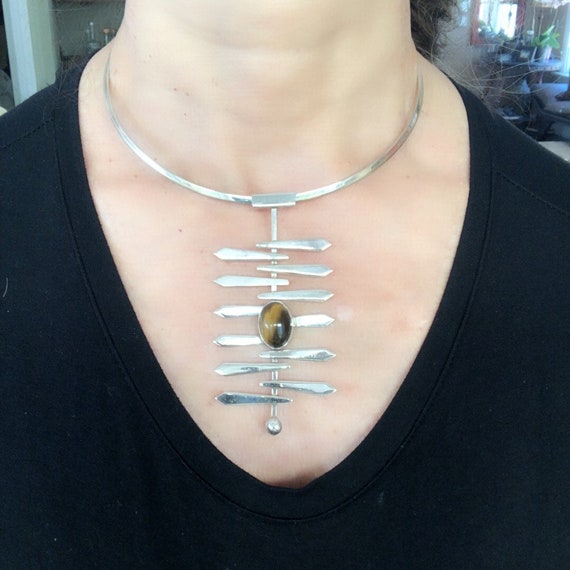 Modernist sterling and tigers eye pendant choker … - image 5