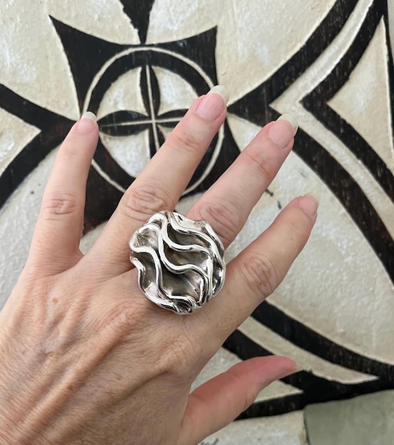 Sterling ruffle ring size 8