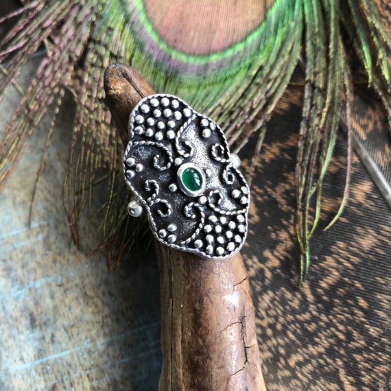 Tribal sterling and emerald stone ring size 6.5