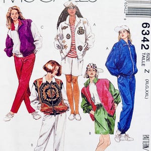 Może przedstawiać: Wzór szycia na cztery różne kurtki. Wzór jest dla rozmiarów XLG i XXL. Kurtki są w różnych kolorach i stylach, w tym biała kurtka z naszywkami, fioletowa kurtka, niebieska kurtka i zielono-różowa kurtka.