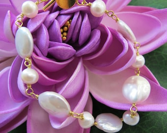 7" Natural Coin & Potato Freshwater Pearl Brass with Gold Plated Bracelet B21