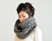 Merino Wool Chunky Infinity Scarf, Herringbone Scarf, Chunky Knit Scarf, Navy & Linen Gray