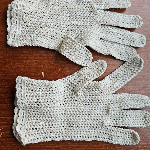 Vintage French Ladies Gloves 1940s 1950s HAND CRO… - image 4