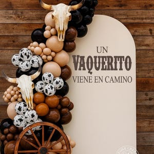 Un Vaquerito Viene En Camino Vinyl | Western Baby Shower Backdrop Display for Little Cowboy or Cowgirl Celebration (Decal Only)