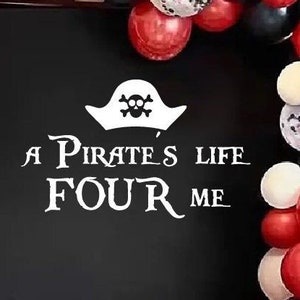 Décalcomanie de fête d&#39;anniversaire FOUR Me de pirates pour des décorations de fête. Décorations de fête d&#39;anniversaire de pirate pour les enfants de l&#39;âge de quatre ans. Thème pirate