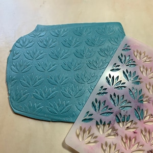 Stencil di argilla Fiori di loto stencil mylar texture mat argilla polimerica ciondolo gioielli orecchini ceramica carta tecnica mista piastra gelli