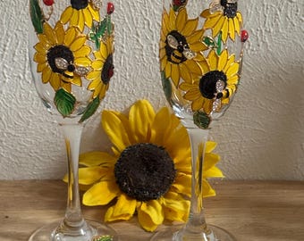 Set of Sunflower champagne flutes, painted sunflower glasses, honeybees, lady bugs, country wedding, Mother’s Day gift, Sunflower wine glass