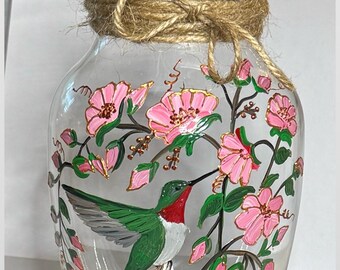 Vase colibri peint à la main, magnolias roses, contour doré en filigrane