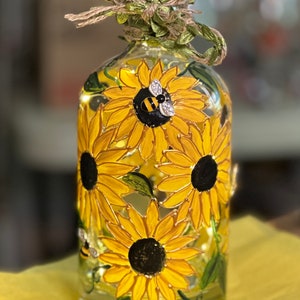Sunflower painted bottle with 3D honey bees, Painted LED bottle, Painted sunflowers, honeybees, sunflower lamp, beautiful sunflowers