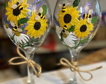 Set wine glasses country garden, honey bees, sunflowers, daisies, hand painted, Mother’s Day, birthday wine glass, floral wine glass, bees