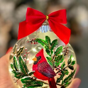 Schöne Weihnachtskardinalverzierung, Kardinäle handgemalt auf Glasornament mit Lichterkette beleuchtet, Kardinal-Weihnachtsverzierung,
