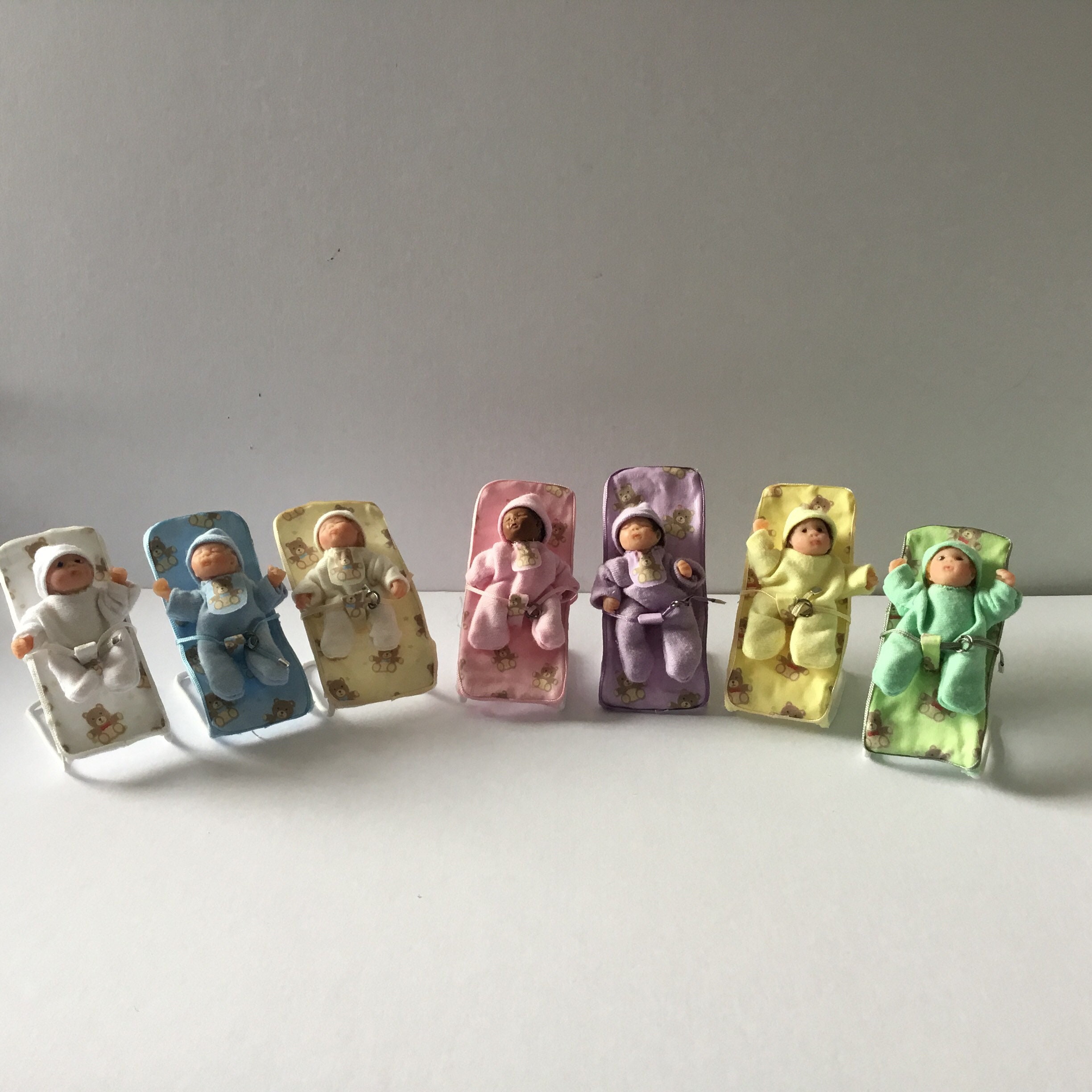 Escala 1//12th casa de muñecas en miniatura hechas a mano para cochecito-varios conjuntos de cama