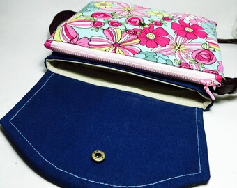 Molde em PDF - Mini bolsa transversal de 2 camadas e 3 compartimentos com alça ajustável, adequada para mulheres ativas - perfeita também como clutch