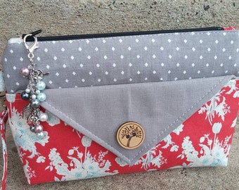 PDF sewing pattern - Clutch / wristlet - in 2 sizes - zippered  - easy to make-detailed instruction -  perfect for bridemaids.