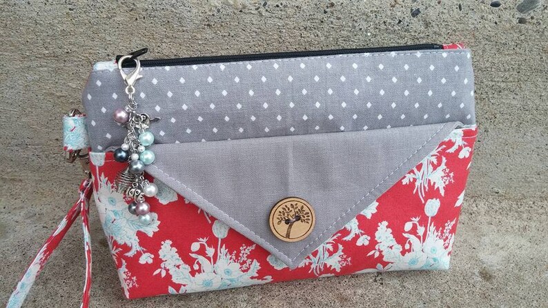 PDF sewing pattern Clutch / wristlet in 2 sizes zippered easy to make-detailed instruction perfect for bridemaids. image 1