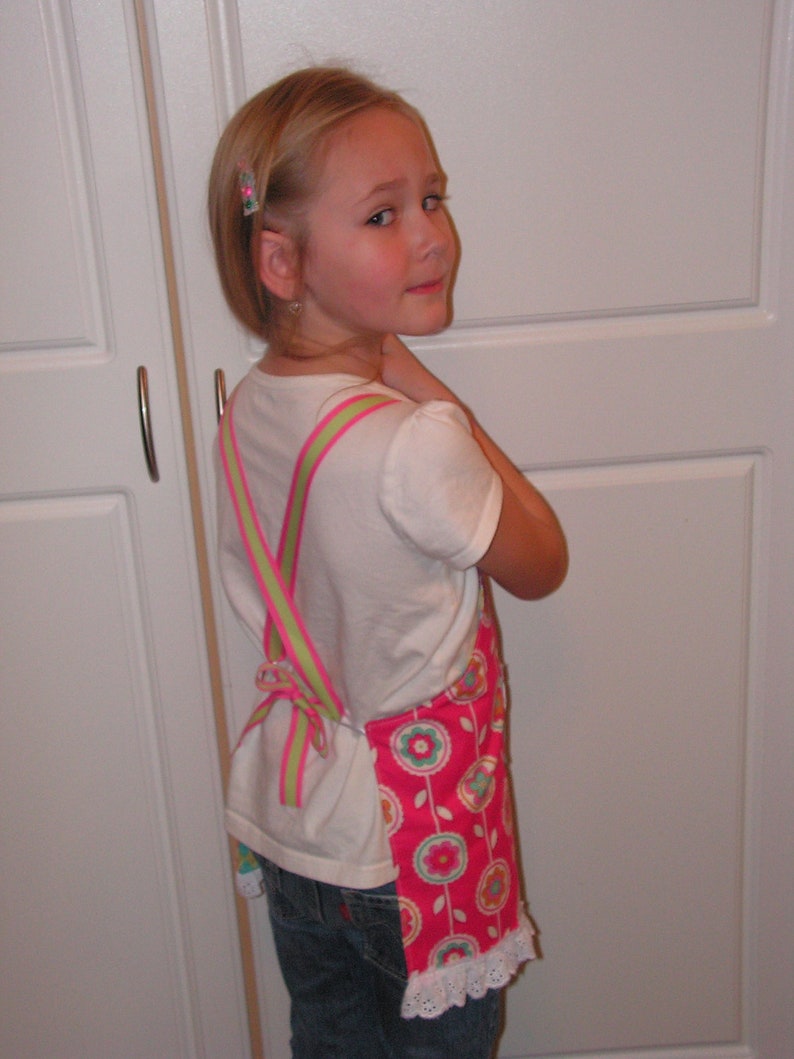 Little Girls Giraffe and Hot Pink Apron