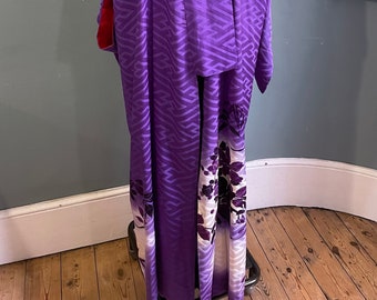 Vintage Silk Kimono ultra soft jacquard silk fully lined with floral design placement, exquisite!