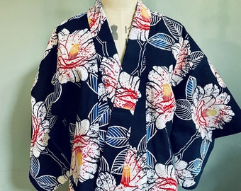 Vintage bawełniany kimono yukata w kolorze granatowym z kwiatowym wzorem, japoński szlafrok letni boho