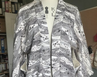 Silk Kimono Haori Kimono Vintage Kimono Jacket  Grey swirl pattern -fully lined - perfect condition  Size Small