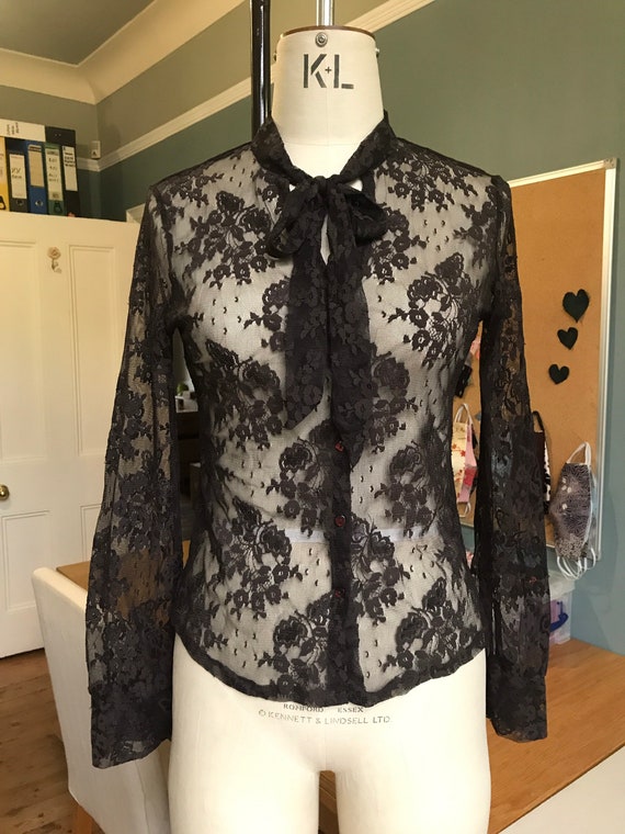 【新品】Bow-Tie Lace Trimming Blouse Fubail / 【新色】Bow-Tie Lace Trimming Blouse