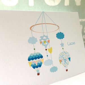 Invitation à la douche baby boy en montgolfière. Annonce d’un nouveau bébé . Invitation à la baby shower . Nouvelle carte bébé. Baby Hot Air Balloon Mobile