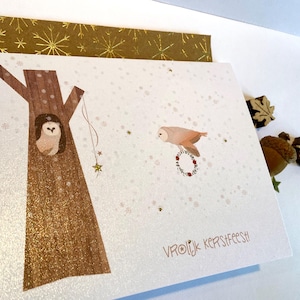 Kerstkaarten uilen, met GOUD- en KOPERdetails, boskerstkaart, boom, besneeuwde bosdieren, krans, gezellig huis, uilen, boom