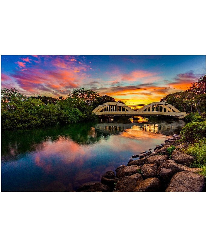 波花　Haleiwa Rainbow 波花 Haleiwa Rainbow Iconic Haleiwa Rainbow Bridge on Oahu's North
