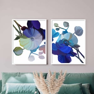 Indigoblauwe orchidee bloemen Fine Art abstracte printset, juweeltinten, unieke donkere groenblauw bloem muurkunst, Britse kunstenaar