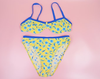 Vintage 90-tals bikiniset: blommig blågul, prydlig bygelöverdel och -trosa, Stor L, UK 16 / US 12 / EU 44