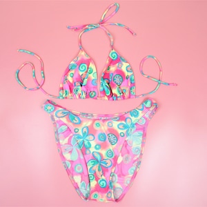 Set bikini vintage anni &#39;90 con motivo floreale blu: top a triangolo e slip a vita media, M Medium