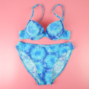 Vintage Y2K deadstock blue tie dye bikini set: underwire shaped bra top and bottoms, M Medium