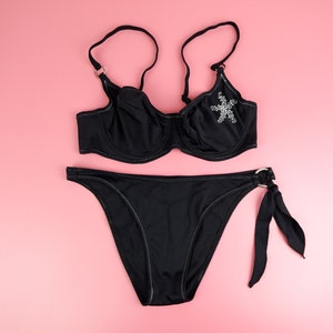 Vintage Y2K FREYA black swimwear set: underwire halterneck bra top and low rise knot bottoms, Small S 34D