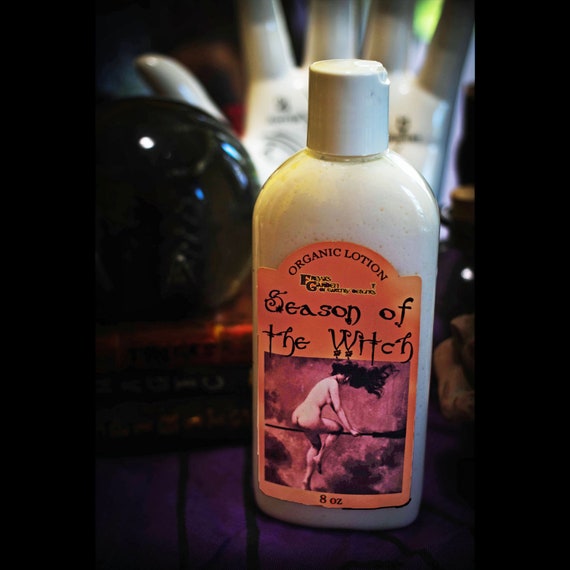 Season Of The Witch is a bewitching organic lotion, wraps your skin in the irresistible warmth of pumpkin spice dancing in magical embrace.